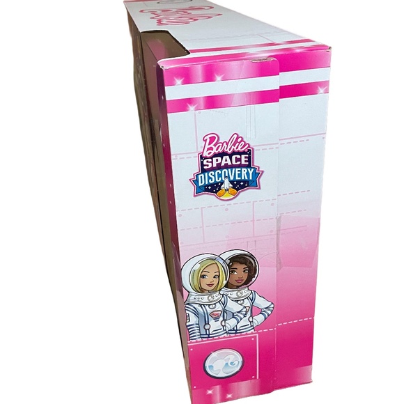 Barbie Space Discovery Space Station Playset With 20 + Pieces NEW! - Picture 2 of 6